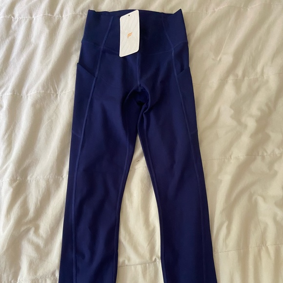 NWT fabletics blue leggings! Size XS - Picture 1 of 4